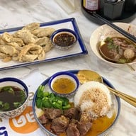 เทพเจ้าเพอร์ซีอุส ตำนานก๋วยเตี๋ยวเรือแห่งลุ่มแม่น้ำแยงซีเกียงและกษัตริย์แห่งอาณาจักรทั้งเจ็ด ทาวน์ อิน ทาวน์