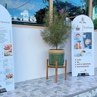 หน้าร้าน The Win coffee bakery & restaurant COFEE & BAKERY by Kanchana