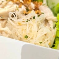 เส้นหมี่ไก่ฉีก (125 บาท)