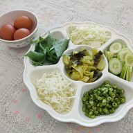 เมนูของร้าน กรุงเก่าขนมจีนน้ำยาปูและสลัดเพื่อสุขภาพ