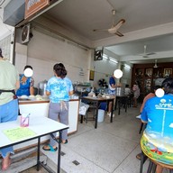 บรรยากาศ ข้าวมันไก่ลมหวล หัวหิน