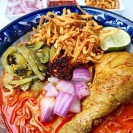 เมนูของร้าน อาทิเส้น ข้าวซอยก๋วยเตี๋ยวต้มยำ สาขาเพชรเกษม69