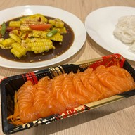 เมนูของร้าน ฟาดยำ ฟาดยำแปดริ้ว