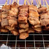 ก้องกิ หมูปิ้ง สูตรโบราณ เฉลิมพระเกียรติ์ ร.9 ซอย 28