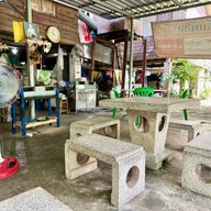 ป้าห้อง อาหารตามสั่ง