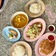 ป้าห้อง อาหารตามสั่ง