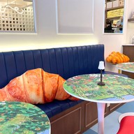 บรรยากาศ Café Golden • Coffee Pastry Pasta -