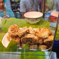 บรรยากาศ ก๋วยเตี๋ยวลูกชิ้นปลานายเม้ง สาขาตลาดเปิดท้ายโลตัส-พระราม2