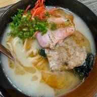 เฮียหมีบะหมี่คราฟต์ สัมมากร
