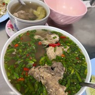เมนูของร้าน อากู๋ ข้าวผัดปูสาขาสาธุประดิษฐ์
