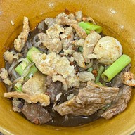 เมนูของร้าน ก๋วยเตี๋ยวเรือป๋ายักษ์