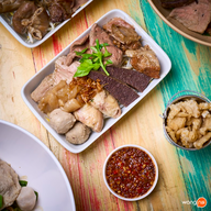 อิ่มจุก บะหมี่เกี๊ยว&หมูแดง -