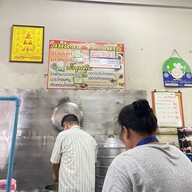 ข้าวมันไก่ลมหวล ตลาด (ถนนพระทรง)