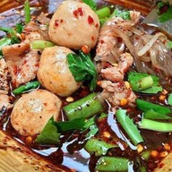 เมนูของร้าน ก๋วยเตี๋ยวเรือเอียงชาม ซ.ปากกร็ดติวานนท์ 8 (ซ.จำปา)
