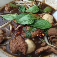 เมนูของร้าน ก๋วยเตี๋ยวเรือเอียงชาม ซ.ปากกร็ดติวานนท์ 8 (ซ.จำปา)