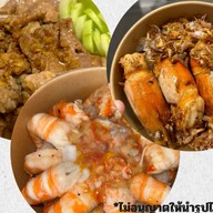 ข้าวหน้ากุ้งแกะ กุ้งแช่น้ำปลา ไก่ทอด  by.กิ๋นข้าวลำ