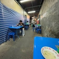 นายย้ง ทรงวาด ก๋วยเตี๋ยวลูกชิ้นปลา .