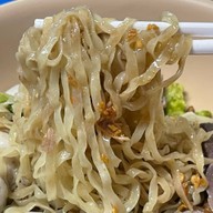 เมนูของร้าน นายย้ง ทรงวาด ก๋วยเตี๋ยวลูกชิ้นปลา .