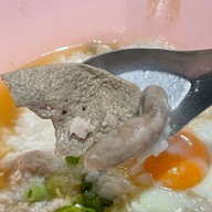 เมนูของร้าน โจ๊กหมู-ก๊วยเตี๋ยวหมูไร้เทียมทานพญาไท 1