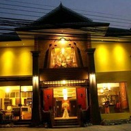 โรงแรมบ้านผึ้งแม่สะเรียง