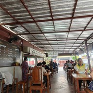 ก๋วยเตี๋ยวข้างบ้าน ติวานนท์ 3 แยก 10