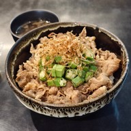 เมนูของร้าน Kinniku Gyudon ข้าวหน้าเนื้อ/หมู 🎌 พัฒนาการ