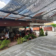 ก๋วยเตี๋ยวข้างบ้าน ติวานนท์ 3 แยก 10