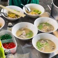 โจ๊กหมู-ก๊วยเตี๋ยวหมูไร้เทียมทานพญาไท 1