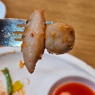 เมนูของร้าน คัง-ซี ลูกชิ้นปลา เย็นตาโฟต้มยำหม้อไฟ