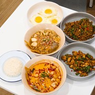 กะเพราล้มยักษ์  ก๋วยเตี๋ยวต้มยำ (ราชเทวี)