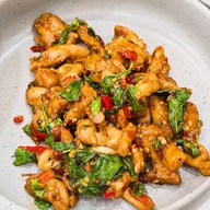 กะเพราล้มยักษ์  ก๋วยเตี๋ยวต้มยำ (ราชเทวี)