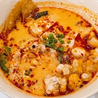 กะเพราล้มยักษ์  ก๋วยเตี๋ยวต้มยำ (ราชเทวี)