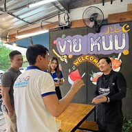 ขายหนม ซอยไฟแดงเสือเขี้ยวดาบ ถ.หลวงพ่อ