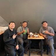 ขายหนม ซอยไฟแดงเสือเขี้ยวดาบ ถ.หลวงพ่อ