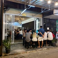 ขายหนม ซอยไฟแดงเสือเขี้ยวดาบ ถ.หลวงพ่อ