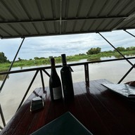 ร้านอาหารเตยใหญ่