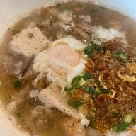 เมนูของร้าน คุณแดงก๋วยจั๊บญวน วังหลัง