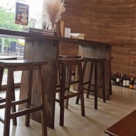 บรรยากาศ เฌอ บาร์ คาเฟ่ เฌอ บาร์ คาเฟ่