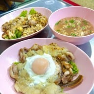 เมนูของร้าน ก๋วยเตี๋ยวคั่วไก่ สวนมะลิ (เจ๊เค็ง เจ๊งิ้ม) ถ.เฉลิมเขต 4
