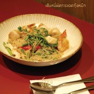 ชูโรงกะเพราเดือดไข่กรอบ Churong Bangkok