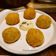 El Tapeo - Spanish Eatery and Wine Bar ทองหล่อ