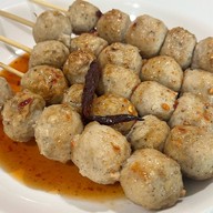 เมนูของร้าน ลูกชิ้นหมูหันครัวลุงรงค์ ตลาดสดธนบุรี