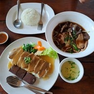 ก๋วยเตี๋ยวเป็ดกลางดง