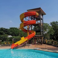 ผึ้งหลวงแคมป์กราวด์