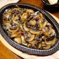 El Tapeo - Spanish Eatery and Wine Bar ทองหล่อ