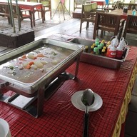 ผึ้งหลวงแคมป์กราวด์