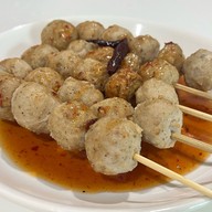 เมนูของร้าน ลูกชิ้นหมูหันครัวลุงรงค์ ตลาดสดธนบุรี