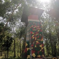 ผึ้งหลวงแคมป์กราวด์