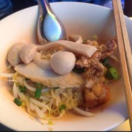 ลูกชิ้นหมู เย็นตาโฟ นครปฐม เจ้าเก่า ซ.วัดโลกา (344หน้าร้านศรีพิพัฒน์) ไม่มีสาขา