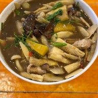 นายเอก ส้มตำระเบิด จันทบุรี